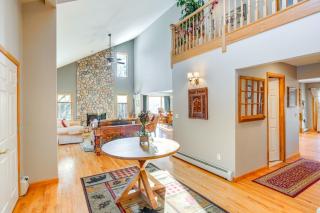 Less Than 1 Mi to Hunter Mtn Spacious Home with Hot Tub! - Lanesville - 3