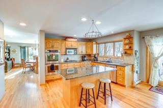 Less Than 1 Mi to Hunter Mtn Spacious Home with Hot Tub! - Lanesville - 2