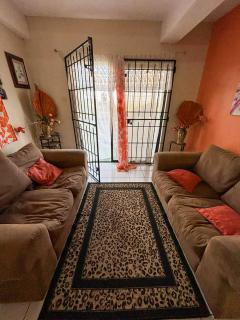 Come Enjoy Lakeside Bungalow - 9