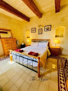 Ta Majsi farmhouse with indoor heated pool - San Lawrenz - 2