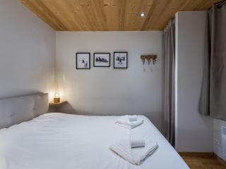 Duplex 3 chambres avec cheminée et terrasse plein sud, proche des pistes et commerces - FR-1-566-59 - Les Allues - 6