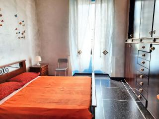 Charming Apartment in Genova with Private Parking, 70 sqm - Genova - 6