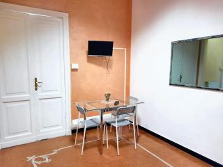Charming Apartment in Genova with Private Parking, 70 sqm - Genova - 5