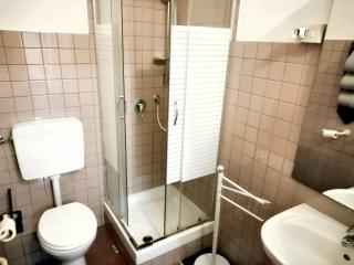 Charming Apartment in Genova with Private Parking, 70 sqm - Genova - 3