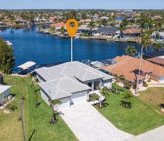 Bougee Waterfront with Salt Water Pool, Spa, and Game Room - Cape Coral - 5