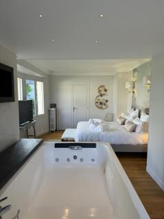 Erawan Boutique Hôtel - Évreux - 9