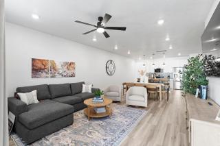 The Desert Haven-Rooftop Hot Tub & Game Room - 9