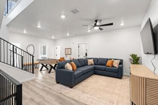 The Desert Haven-Rooftop Hot Tub & Game Room - 1