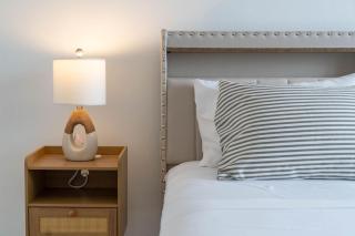 1 bedroom fully-furnished SoBe Gem!! - 7