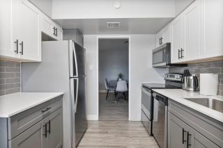 Stylish 3B2B Haven in Scottsdale with Free Parking - Scottsdale - 3