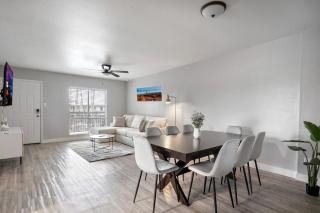 Stylish 3B2B Haven in Scottsdale with Free Parking - Scottsdale - 6