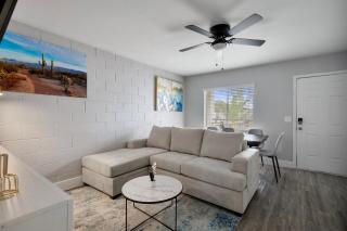 Cozy Modern 2B2B with Free Parking - Scottsdale - 9
