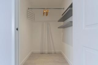 Exquisite 7 Bedroom 5 Bathroom House - Over 1900 sqft - Close to City Centre with Free Parking, Fast W-Fi and SmartTVs by Yoko Property - Northampton - 1