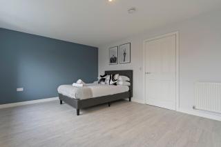 Exquisite 7 Bedroom 5 Bathroom House - Over 1900 sqft - Close to City Centre with Free Parking, Fast W-Fi and SmartTVs by Yoko Property - Northampton - 8