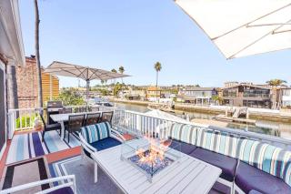 Stunning BayVIEW Home with Epic Waterfront Views! - Newport Beach - 0