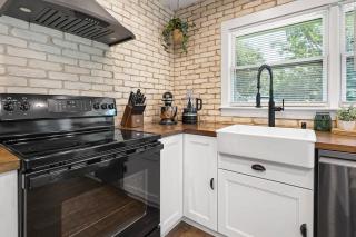 Villa Jolie Renovated Home French Inspired Design - 6