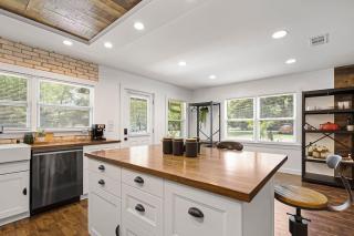 Villa Jolie Renovated Home French Inspired Design - 3