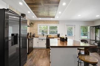 Villa Jolie Renovated Home French Inspired Design - 4