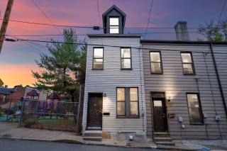North Shore 3 Bdrm House with Fire Pit & Yard - Pittsburgh - 0