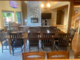 Beautiful Lake Lodge with Huge Private Dock - 7