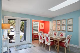 Charming Bungalow with Pool Steps to Beach - Sanibel - 5