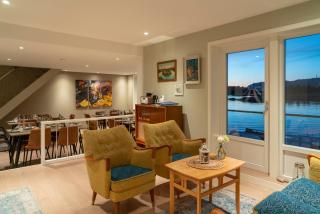 Eget hus i sjøkanten ved fjorden - 1