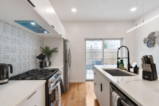 Pet Friendly 3 Bdrm House with Private Yard - 1