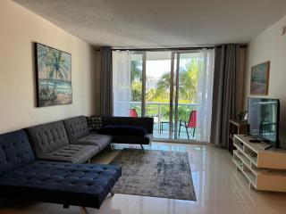 Ocean front 1 bedroom in Tropical Paradise - Hollywood - 7
