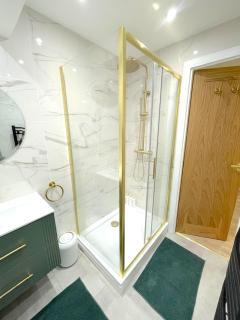 Stylish 3-Bed Home with Private Driveway & 5 Mins to Milton Keynes Central - Milton Keynes - 5