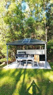 Bathtub With a View at Cockatoo Cabin - Mudgeeraba - 7