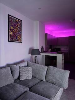 Luxury Modern Balcony Apartment - Manchester - 4