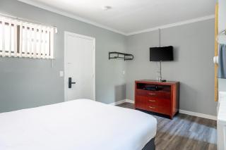 Comfortable Stay in Brownstown w Great Amenities - 4