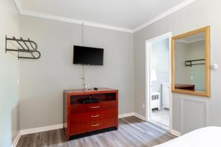 Comfortable Brownstown Stay – Queen Bed Private Bath - Woodhaven - 3