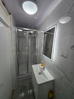 Rooms Shared Kitchen FREE Parking - Slough - 5