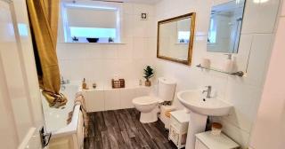Pier Reflections sea front apartment Long and short stays Groups and Contractors welcome - Eastbourne - 4