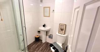 Pier Reflections sea front apartment Long and short stays Groups and Contractors welcome - Eastbourne - 6