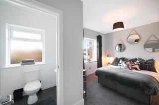 8 Bed home all-ensuites with multiple free parking - Gillingham - 5