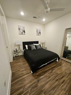 lavish apartment downtown - 9