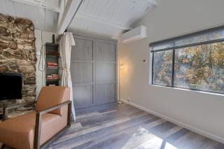 Waterfall House-Riverfront-Bbq-sleeps Four - Oakhurst - 3