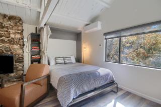 Waterfall House-Riverfront-Bbq-sleeps Four - Oakhurst - 4