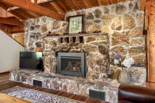 Tranquility House-Riverfront-Fireplace-Sleeps six - Oakhurst - 4
