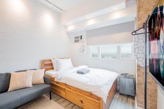 Very Cozy Makati Studio with Free Parking & Pool - 0