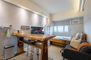 Best Condo in Makati Near Airport and FREE Parking! - 1