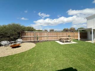 NEW Magpie Sands - 3 Bedroom home - Downstairs only, 1 min walk to Aldinga Beach - Aldinga Beach - 3