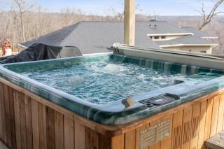 Riverview Farmhouse Style - Iowa City - 9