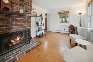 Riverview Farmhouse Style - Iowa City - 7