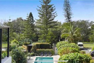 Beachfront 2 bed at Burleigh Heads - 7
