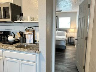 Chic Studio For Spring Full Kitchen #32b - Oklahoma City - 5