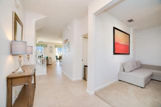 Sunny Villa, 6bd, 5ba, South facing pool and hot tub - 1