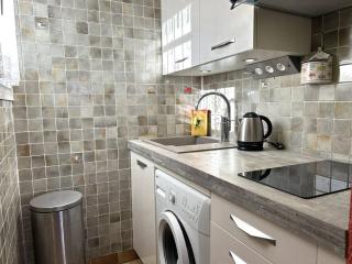 Appartement calme avec climatisation, terrasse et parking au Lavandou - FR-1-251-856 - 2